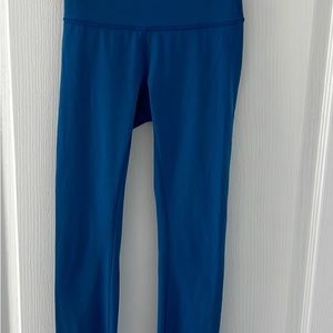 Lululemon High-Rise leggings - Size 2.  High-Rise leggings Pant 25"